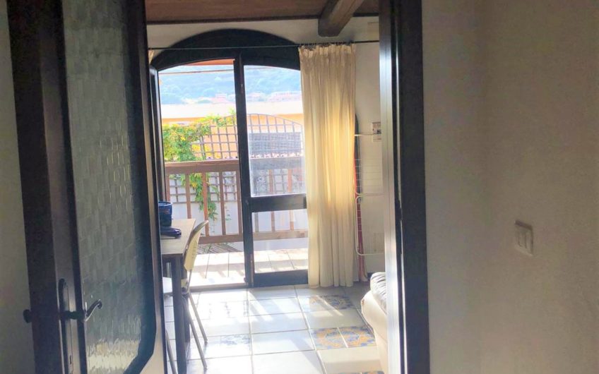 Villasimius centro – stabile ristrutturato con sette bivani