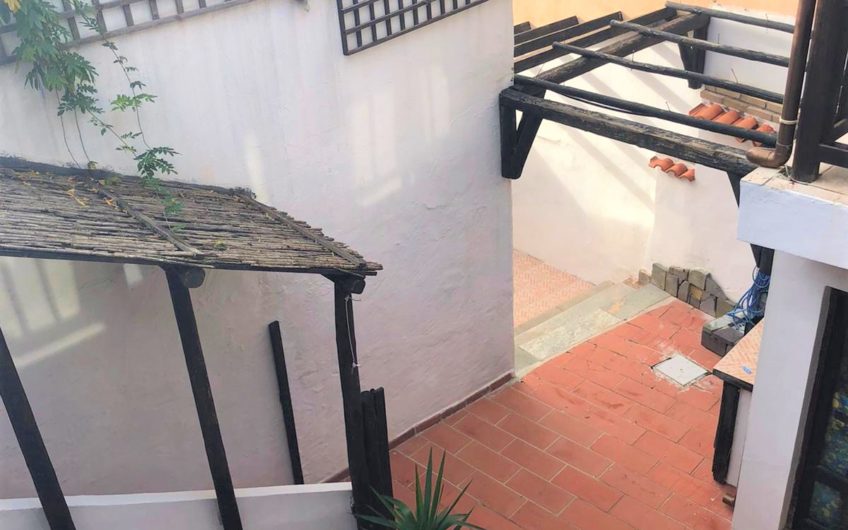 Villasimius centro – stabile ristrutturato con sette bivani