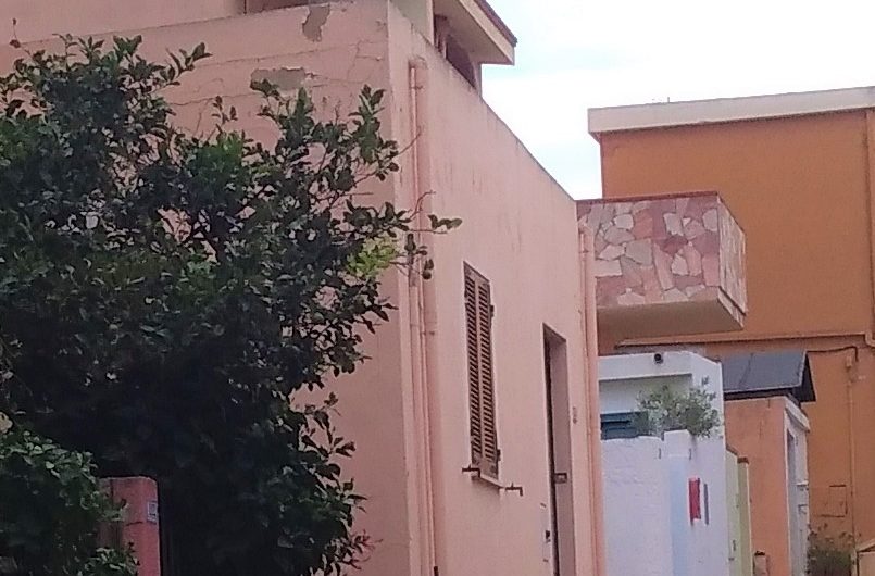 Villasimius centro – stabile ristrutturato con sette bivani