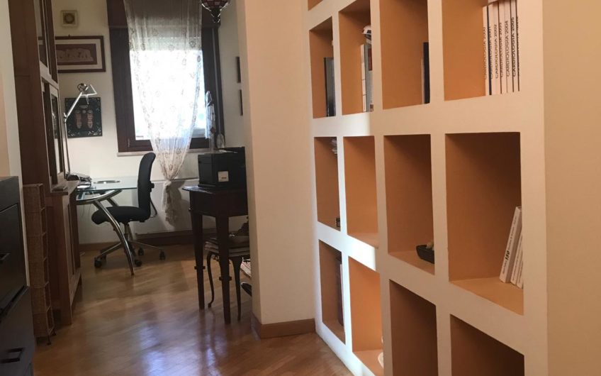 Cagliari raffinato bivano pressi villa Ticca