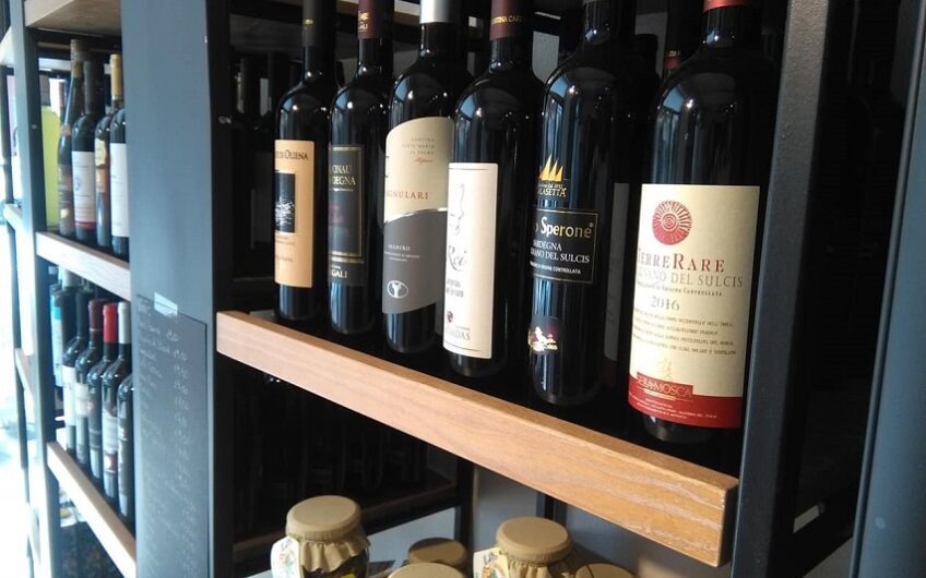Cagliari zona S. Benedetto avviata  attività di gastronomia – ottimo affare