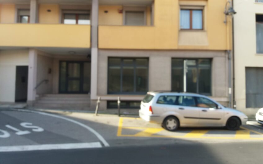 locazione commerciale- Monserrato via del Redentore