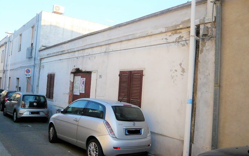 Pirri indipendente da ristrutturare o area edificabile