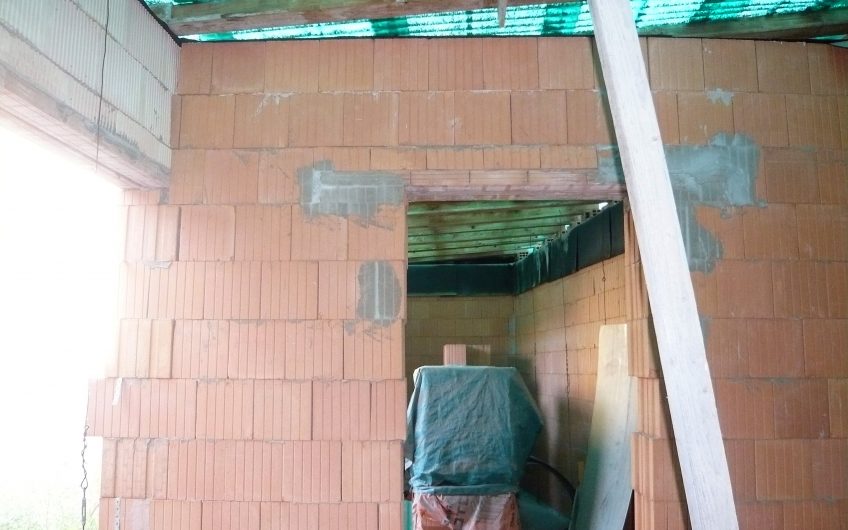Pirri indipendente da ristrutturare o area edificabile