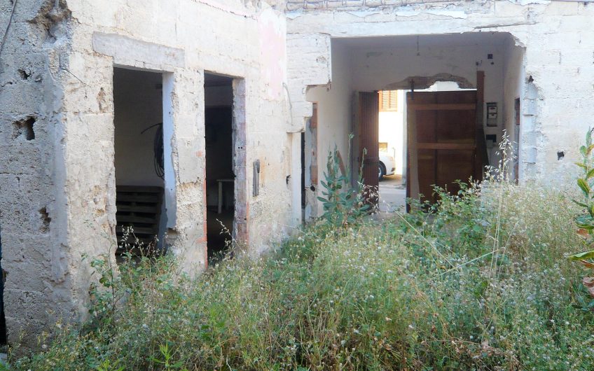 Pirri indipendente da ristrutturare o area edificabile
