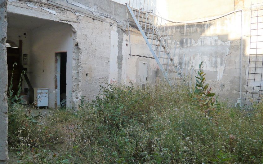 Pirri indipendente da ristrutturare o area edificabile
