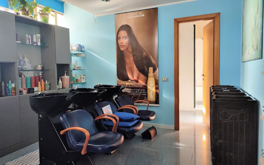 Zona Bonaria, storica attività a di acconciature unisex