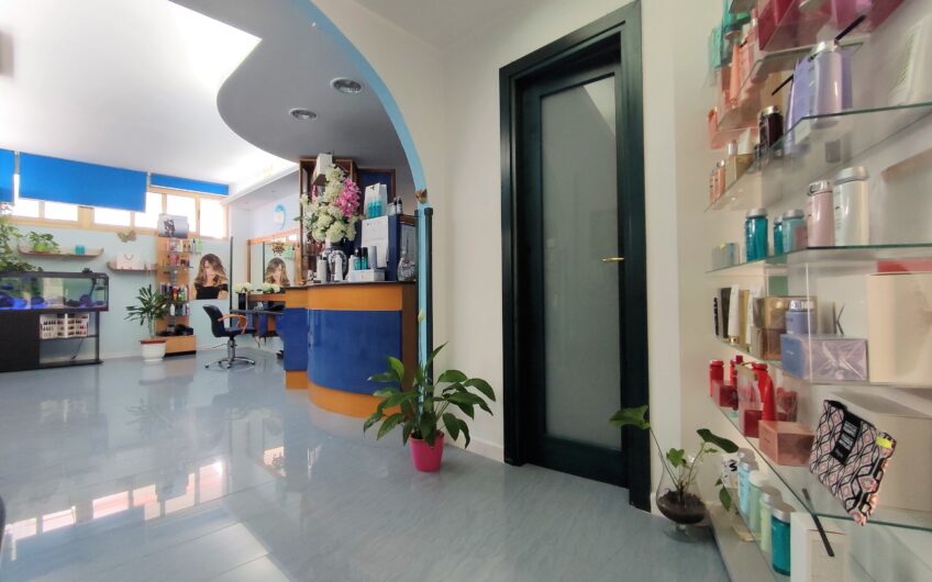 Zona Bonaria, storica attività a di acconciature unisex