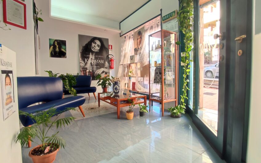 Zona Bonaria, storica attività a di acconciature unisex