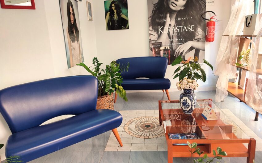 Zona Bonaria, storica attività a di acconciature unisex
